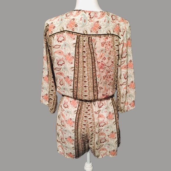 Love Tree v neck shorts jumpsuit - Picture 2 of 4